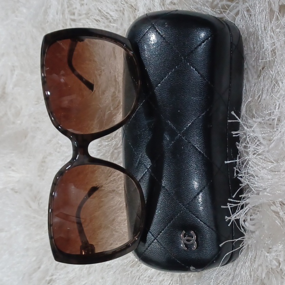 SOLD.               Gucci sunglasses